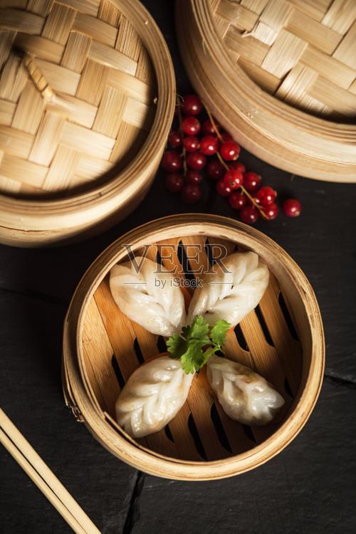 玲瓏點心，鮮香水餃 鏡頭下的中式面點韻味
